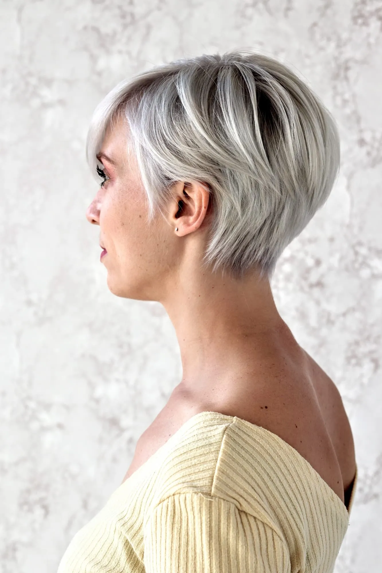 Coupe courte platine, vue de profil
